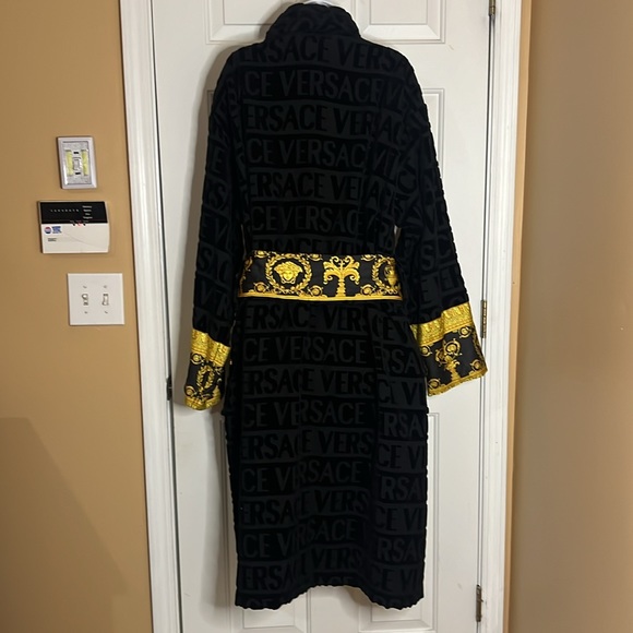 🔥💯Authentic Versace I 🖤 Baroque Bathrobe - Picture 3 of 5